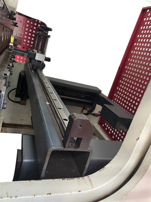 2008 MODEL BAYKAL APHS 2104X60 CNC HİDROLİK ABKANT PRES 2008 MODEL BAYKAL APHS 2104X60 CNC HİDROLİK ABKANT PRES-5