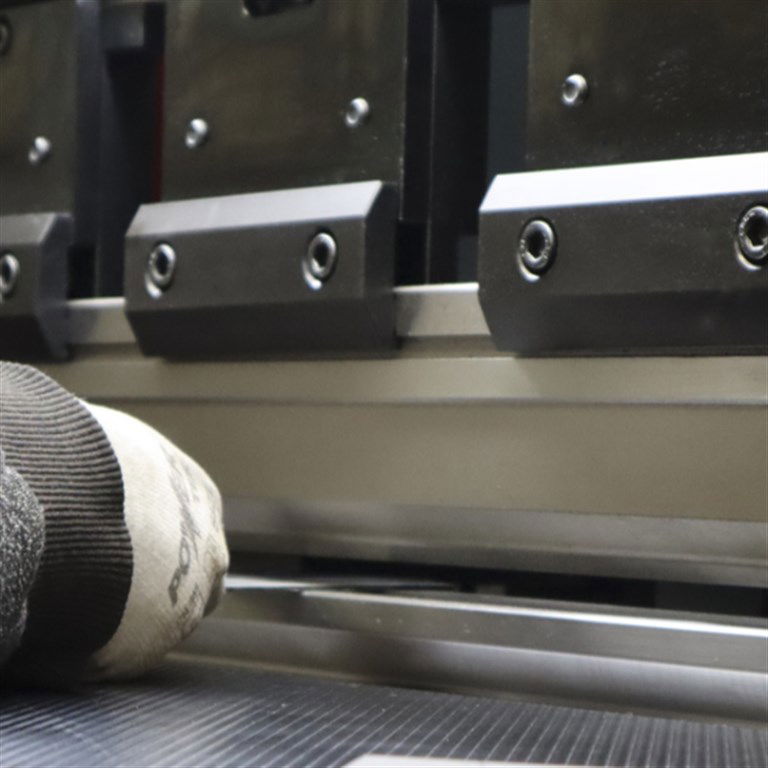 ESTO EPX 1560 CNC PRESS BRAKE 4 AXIS SERVO BACK GAUGE ESTO EPX 1560 CNC PRESS BRAKE 4 AXIS SERVO BACK GAUGE-3