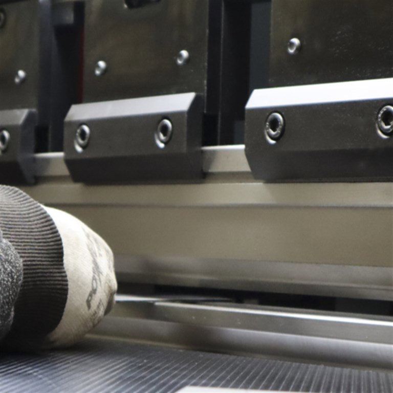 ESTO EPX 1560 CNC PRESS BRAKE 4 AXIS SERVO BACK GAUGE ESTO EPX 1560 CNC PRESS BRAKE 4 AXIS SERVO BACK GAUGE-3