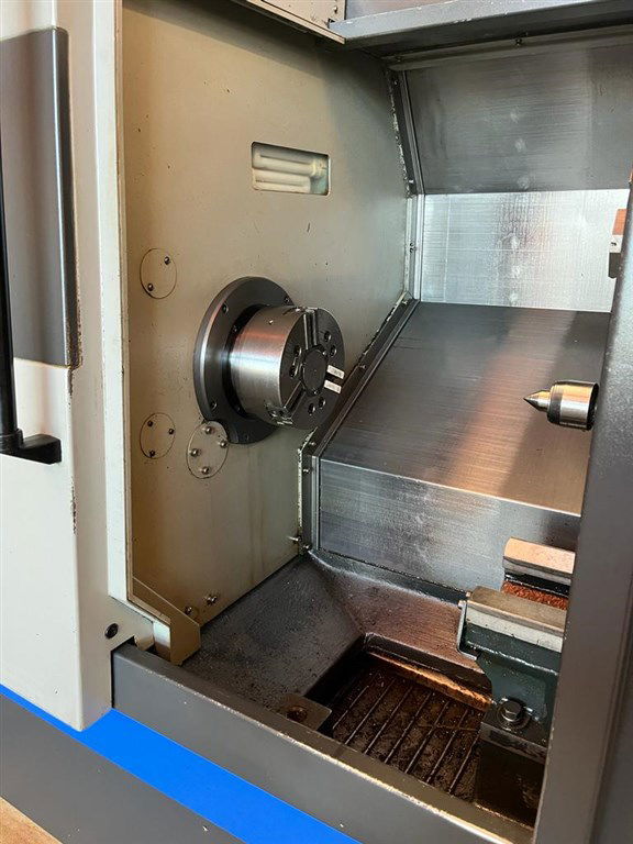 CNC HWACHEON 200 A 8'ınch-2