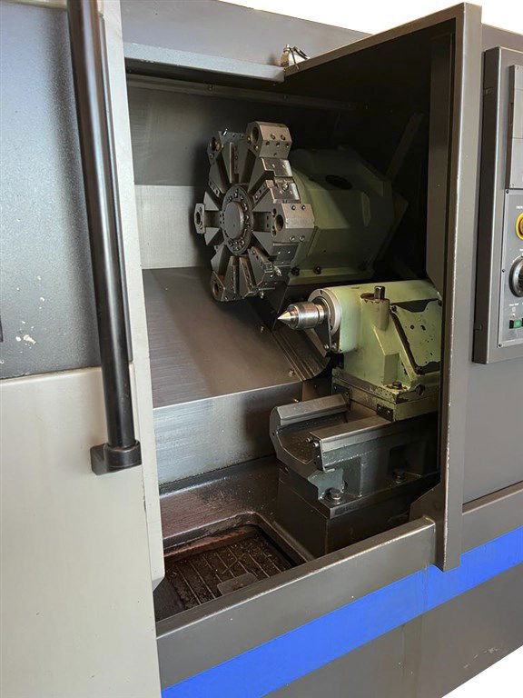 CNC HWACHEON 200 A 8'ınch-3