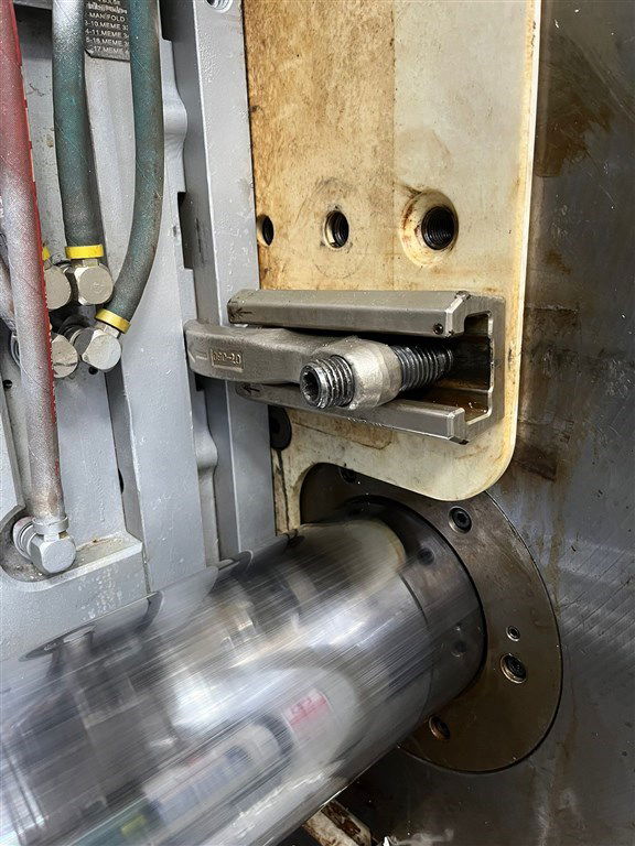 KRAUSS MAFFEI KM300-1000C2 - 61006914 ROBOTLU PLASTİK ENJEKSİYON MAKİNESİ KRAUSS MAFFEI KM300-1000C2 - 61006914 ROBOTLU PLASTİK ENJEKSİYON MAKİNESİ-4