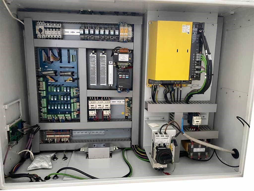 First VT-18 2015 CNC Tapping Center-1