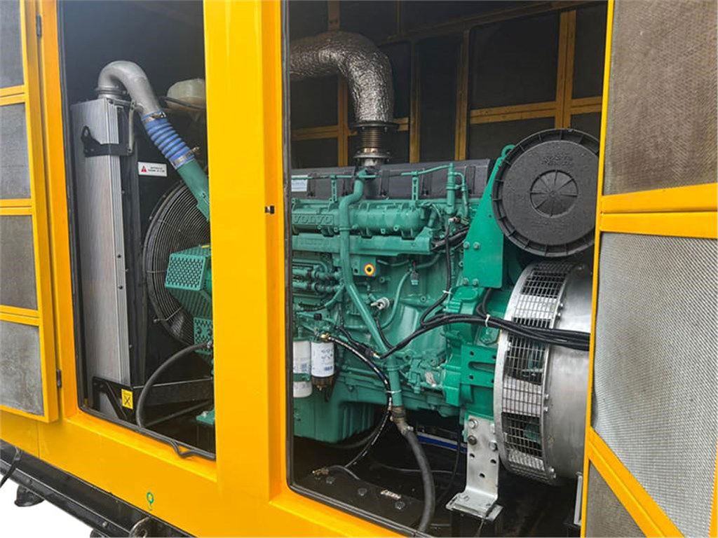 630 KVA VOLVO PENTA KABİNLİ JENERATÖR-5