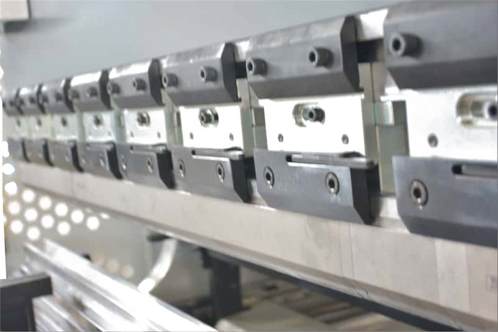 Isıtan (Edge Bender) - EB 1230 NC 3 Eksen NC Kontrollü Hidrolik Abkant Pres 30 Ton 1250mm Isıtan (Edge Bender) - EB 1230 NC 3 Eksen NC Kontrollü Hidrolik Abkant Pres 30 Ton 1250mm-2