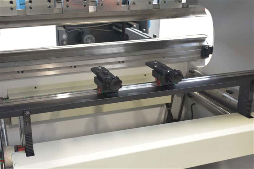 Isıtan (Edge Bender) - EB 1230 NC 2 Eksen NC Kontrollü Hidrolik Abkant Pres 30 Ton 1250mm (+İlave Dayama Ördeği 1 Adet)-3