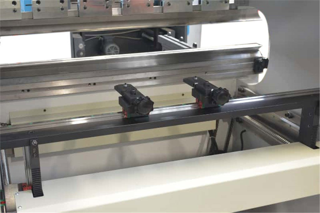 Isıtan (Edge Bender) - EB 1540 NC 3 Eksen NC Kontrollü Hidrolik Abkant Pres 40 Ton 1550mm (+Uzatılmış Arka Dayama1000mm) Isıtan (Edge Bender) - EB 1540 NC 3 Eksen NC Kontrollü Hidrolik Abkant Pres 40 Ton 1550mm (+Uzatılmış Arka Dayama1000mm)-2