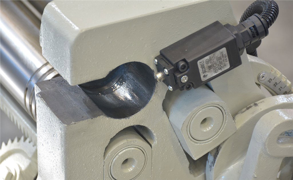 ISITAN - IR 1270 x 56 Motorlu Ayak Pedallı Tırnalı Tip Ayaklı Silindir Büküm Tezgahı (Kapasite 1,0) ISITAN - IR 1270 x 56 Motorlu Ayak Pedallı Tırnalı Tip Ayaklı Silindir Büküm Tezgahı (Kapasite 1,0)-4