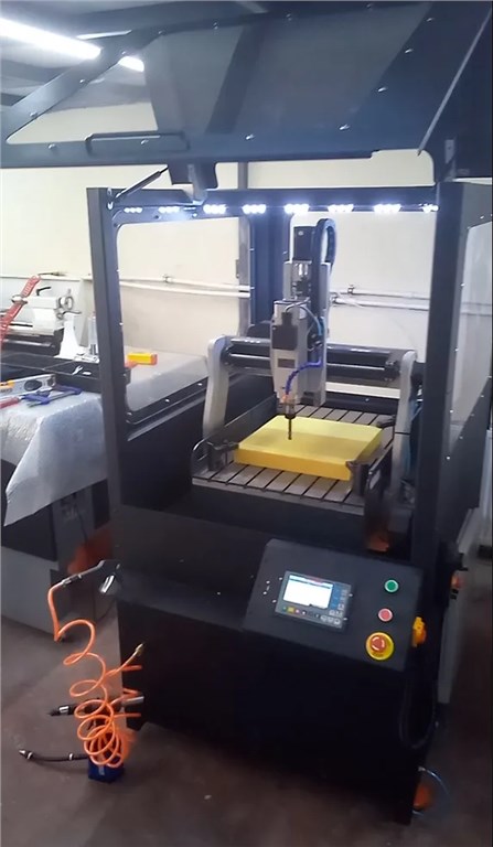 DELTA ROBOTICS Endüstriyel CNC Router (Kabinli)-1