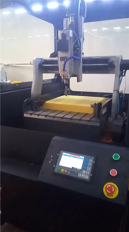 DELTA ROBOTICS Endüstriyel CNC Router (Kabinli)-1