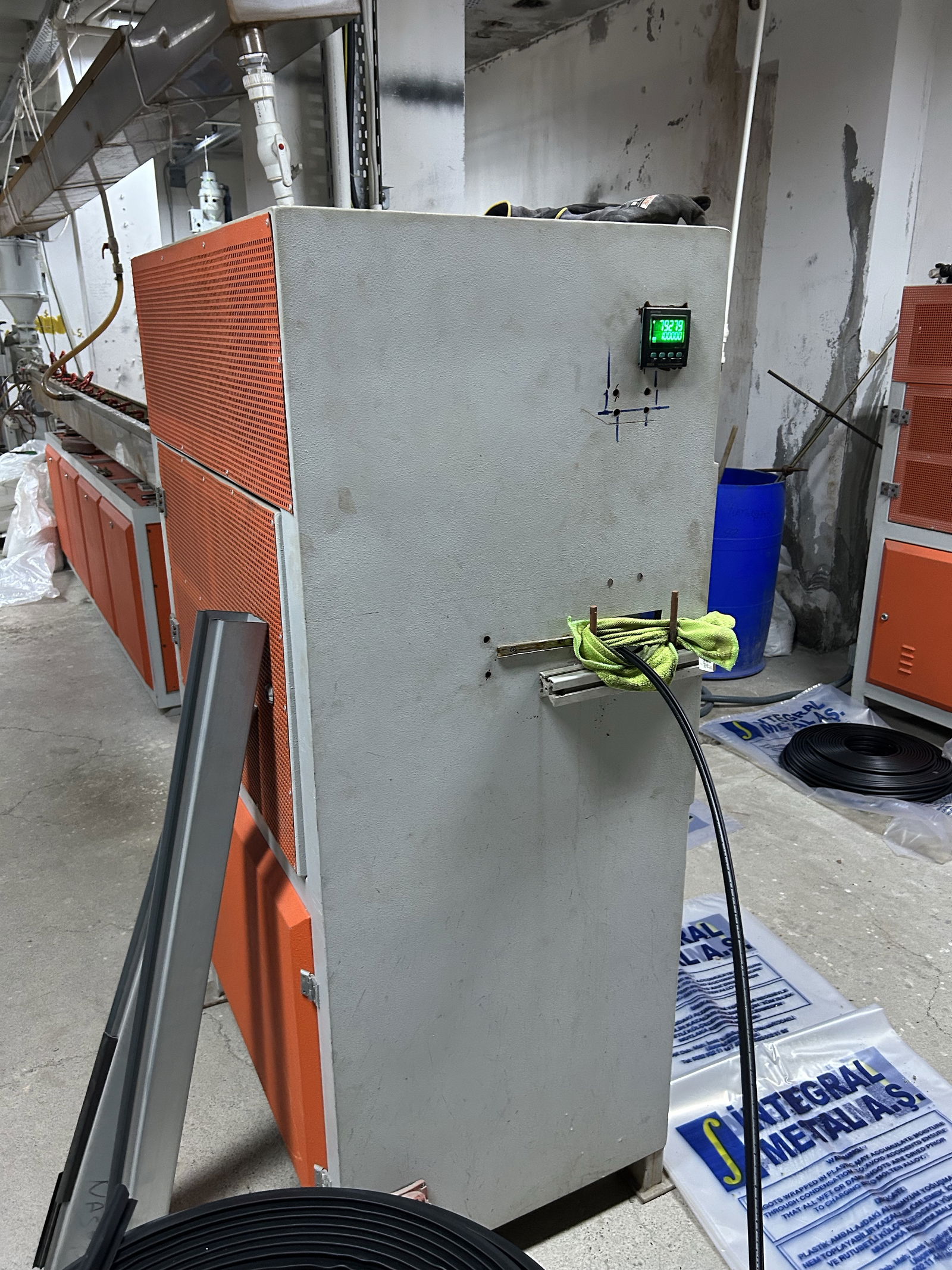 Apex PLC Ekranlı Ekstrüzyon Hattı Apex PLC Ekranlı Ekstrüzyon Hattı-4